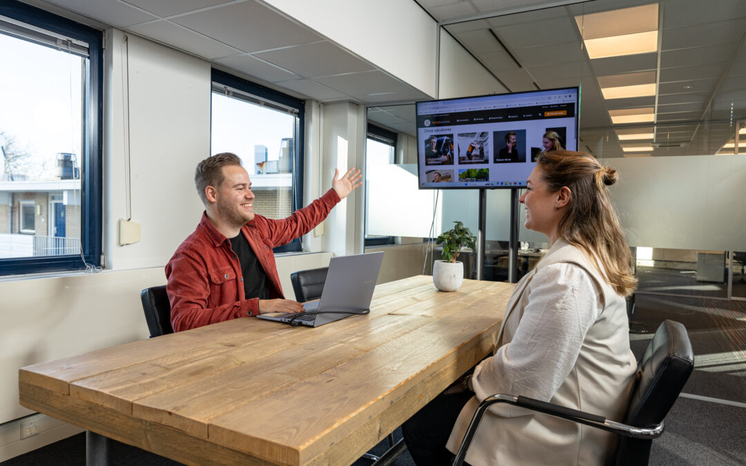 In gesprek met HomeKeukens: Over tevreden personeel, samenwerking en bedrijfscultuur